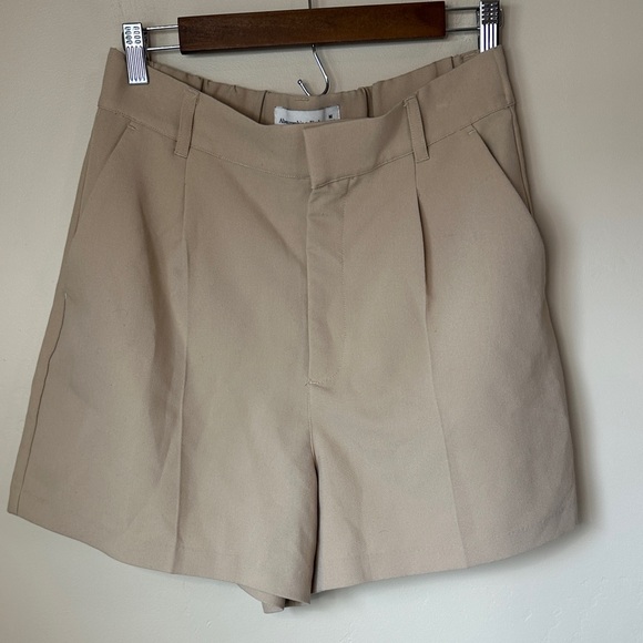 Abercrombie & Fitch Pants - Women’s Medium High-Rise Pleated Women’s Shorts - 4” Inseam